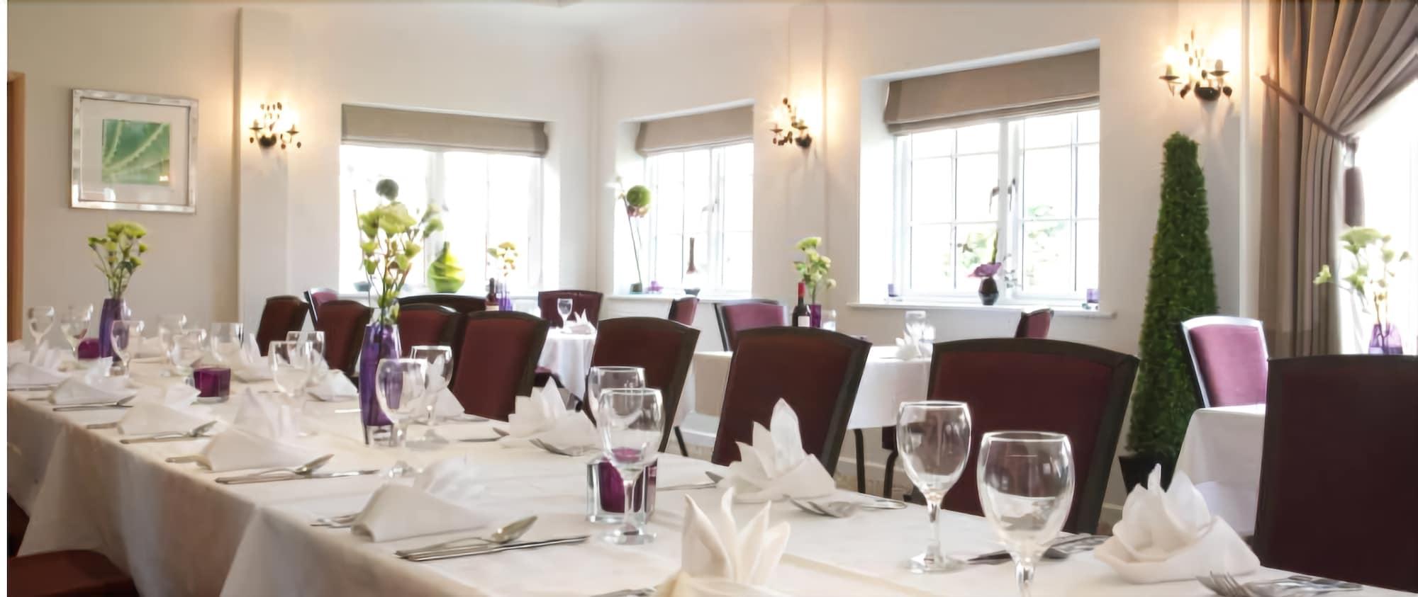 Kings Court Hotel Альчестер Экстерьер фото
