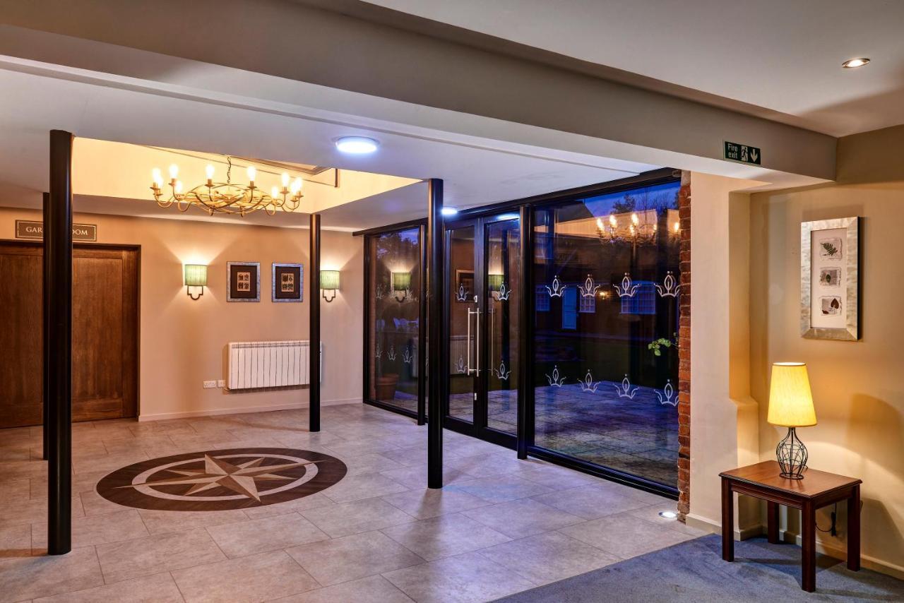 Kings Court Hotel Альчестер Экстерьер фото